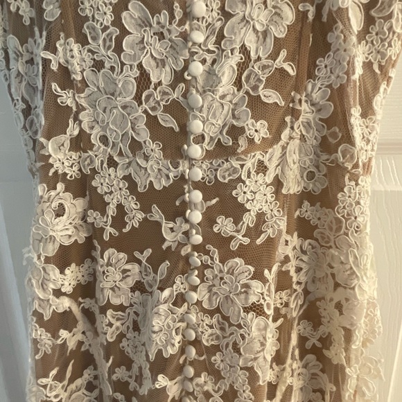 Daughter’s of Simone “Wren” wedding dress. Worn once for photos. Size Medium. - Picture 5 of 9
